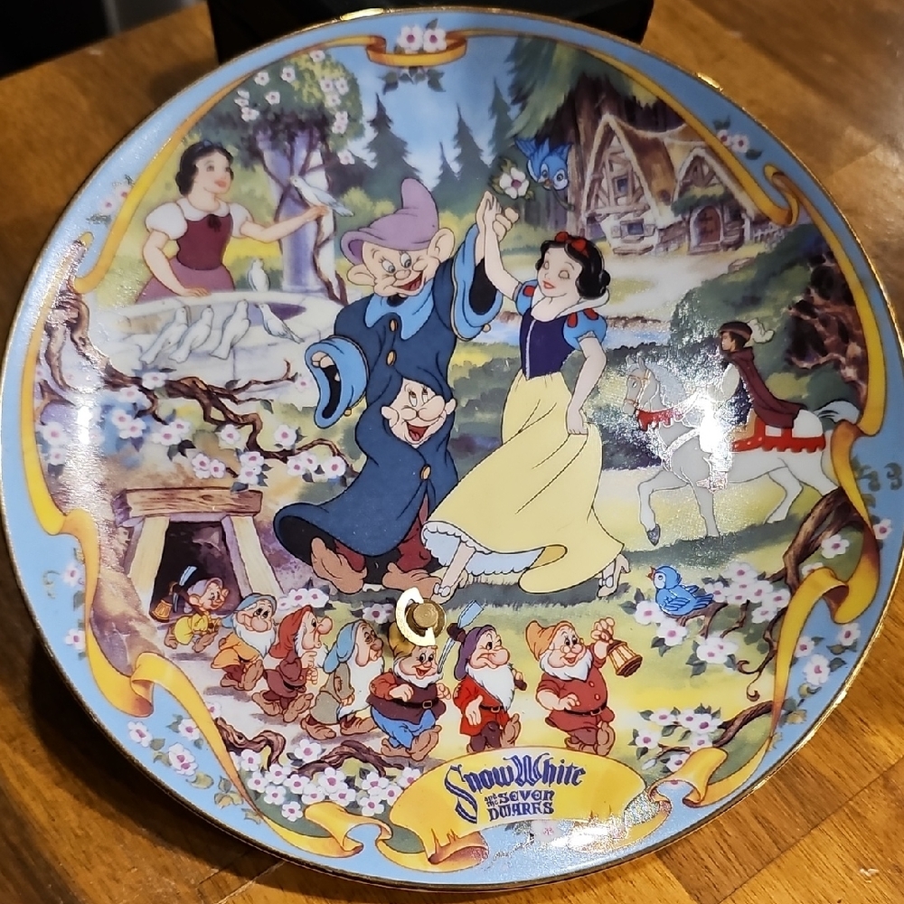 Snow White and the Seven Dwarfs Music Box Collectors Bradford Exchange Plate